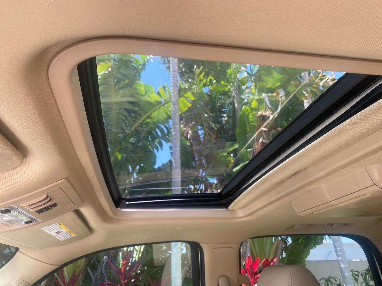2013 Cadillac Escalade Luxury 1 OWNER LOW MILES 68,274 Pompano Beach FL