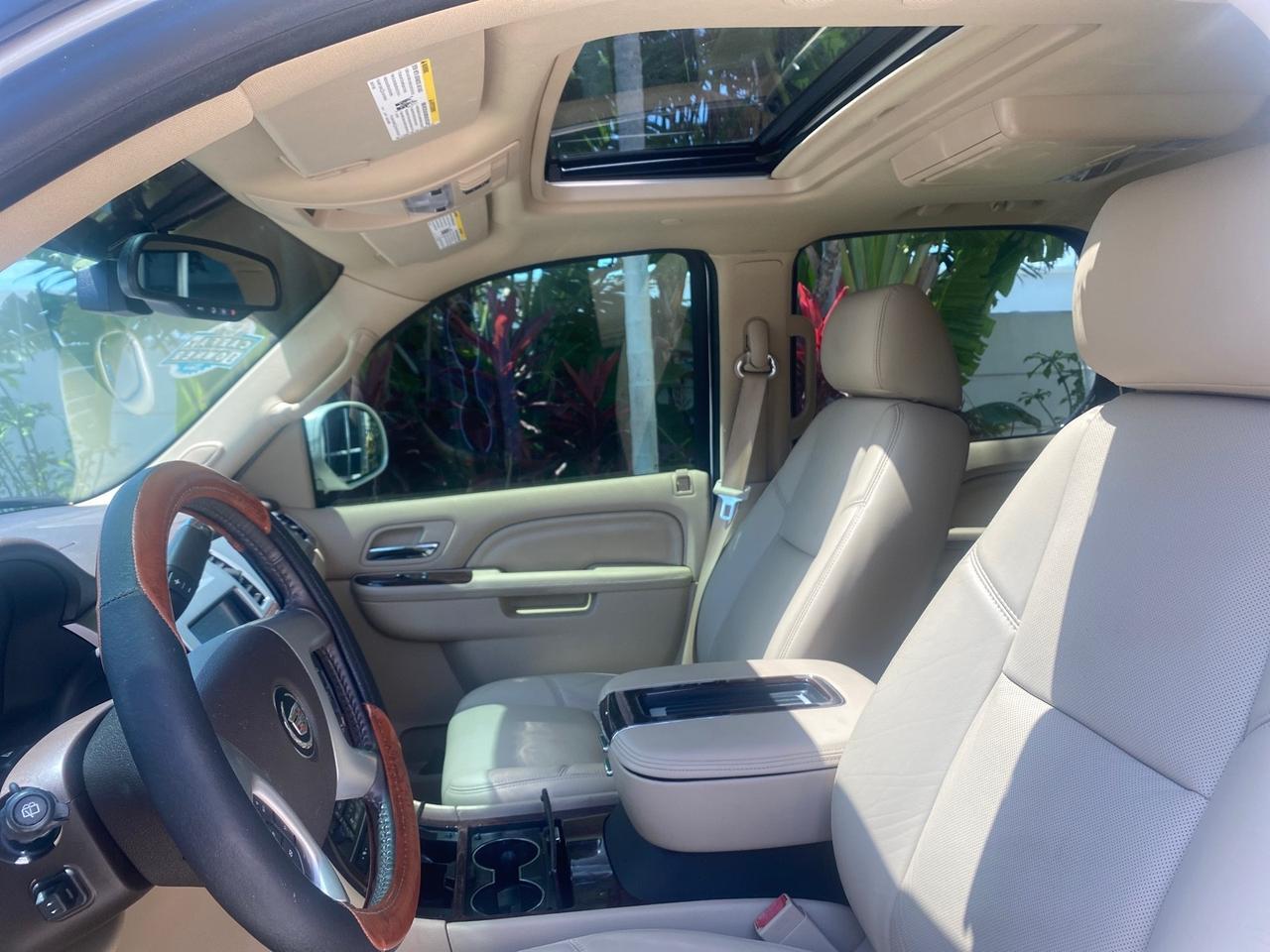 2013 Cadillac Escalade Luxury 1 OWNER LOW MILES 68,274 Pompano Beach FL