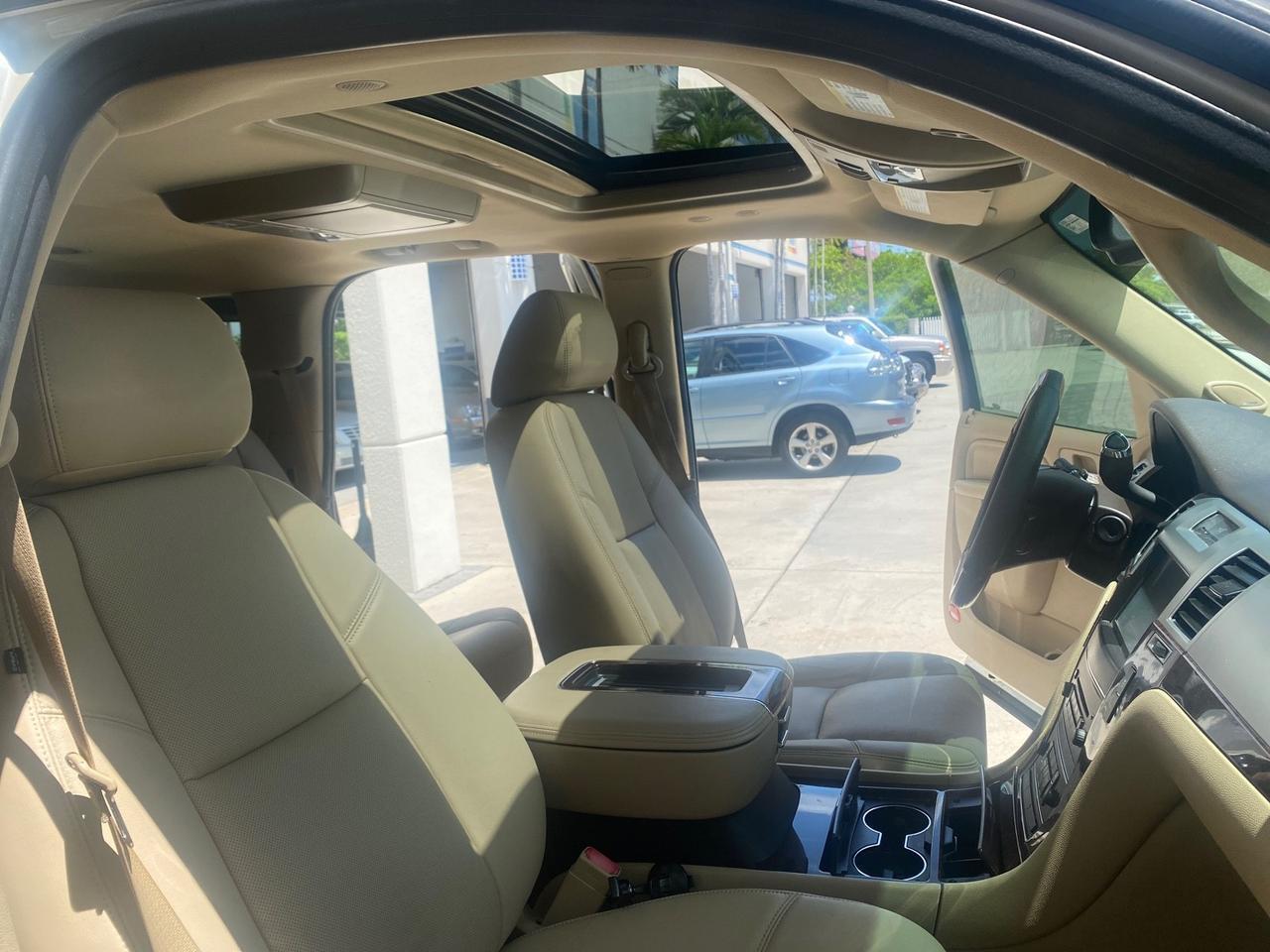 2013 Cadillac Escalade Luxury 1 OWNER LOW MILES 68,274 Pompano Beach FL