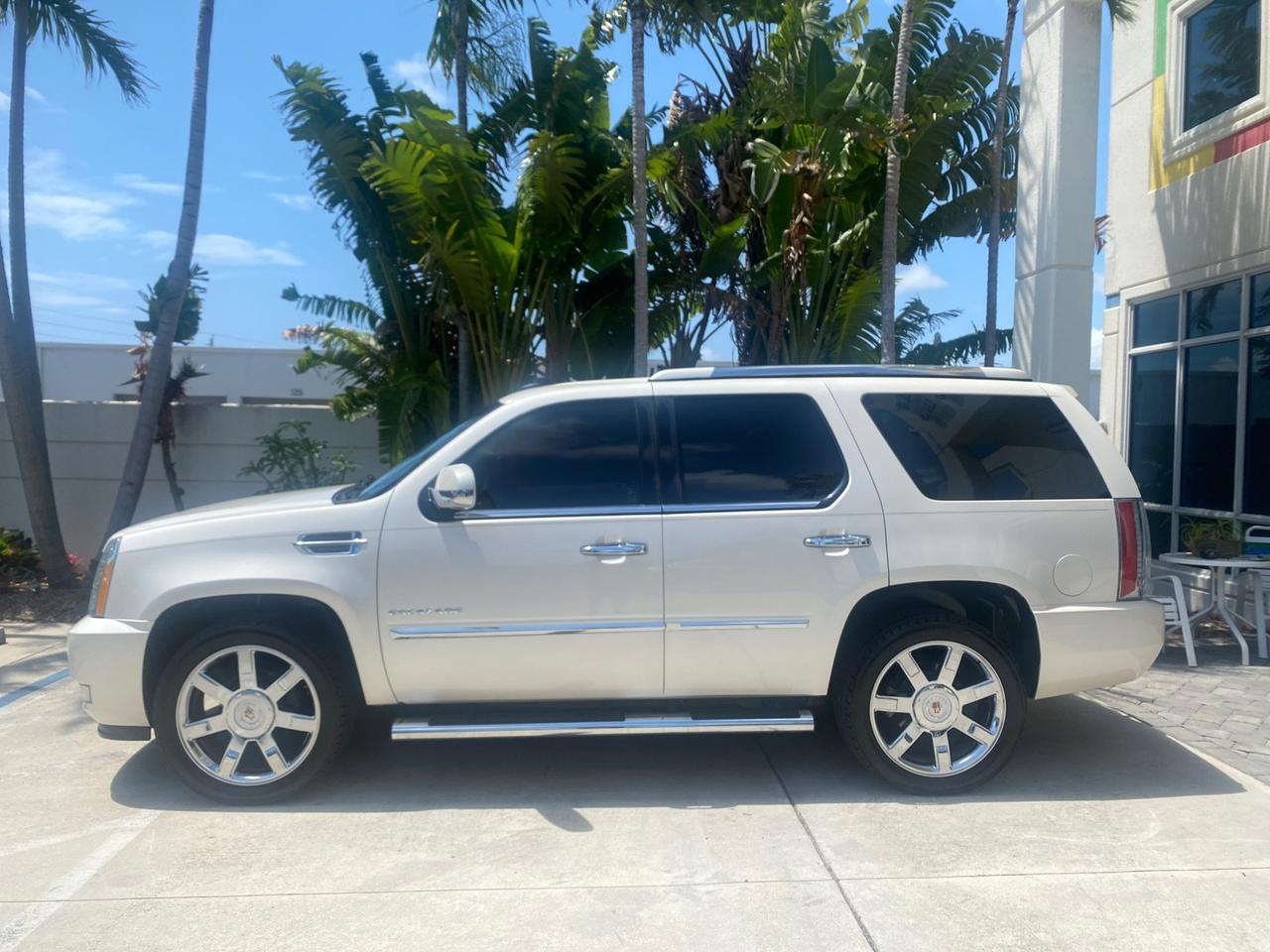 2013 Cadillac Escalade Luxury 1 OWNER LOW MILES 68,274 Pompano Beach FL