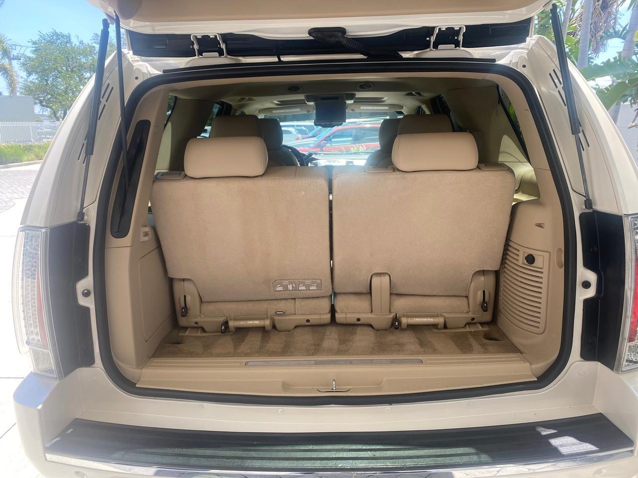 2013 Cadillac Escalade Luxury 1 OWNER LOW MILES 68,274 Pompano Beach FL