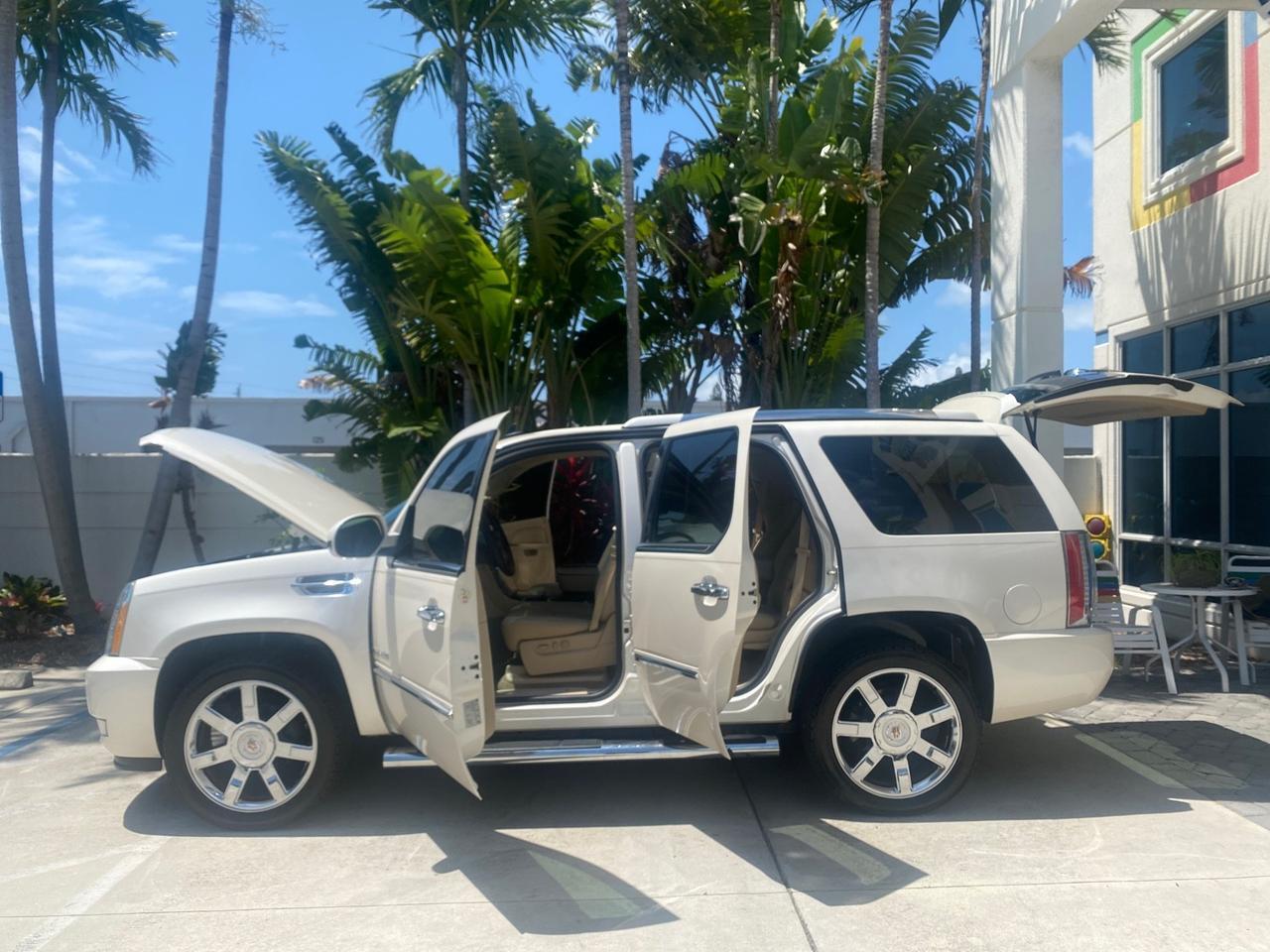 2013 Cadillac Escalade Luxury 1 OWNER LOW MILES 68,274 Pompano Beach FL