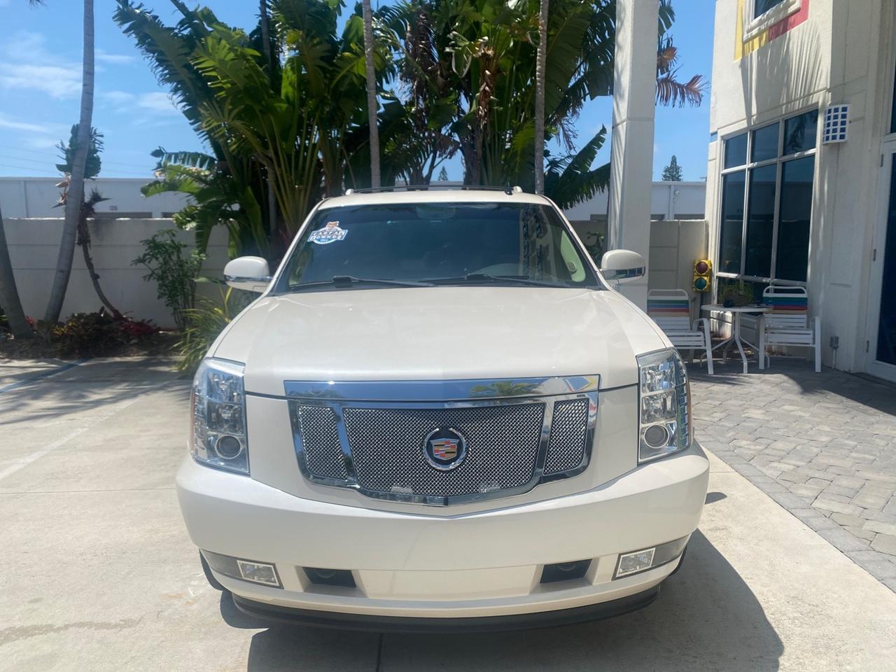 2013 Cadillac Escalade Luxury 1 OWNER LOW MILES 68,274 Pompano Beach FL