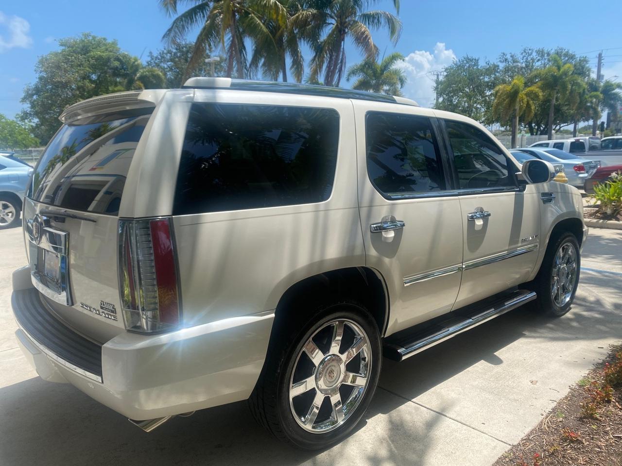 2013 Cadillac Escalade Luxury 1 OWNER LOW MILES 68,274 Pompano Beach FL