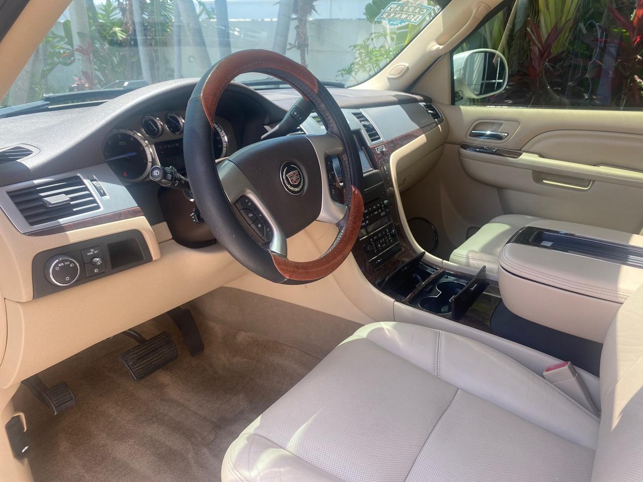 2013 Cadillac Escalade Luxury 1 OWNER LOW MILES 68,274 Pompano Beach FL