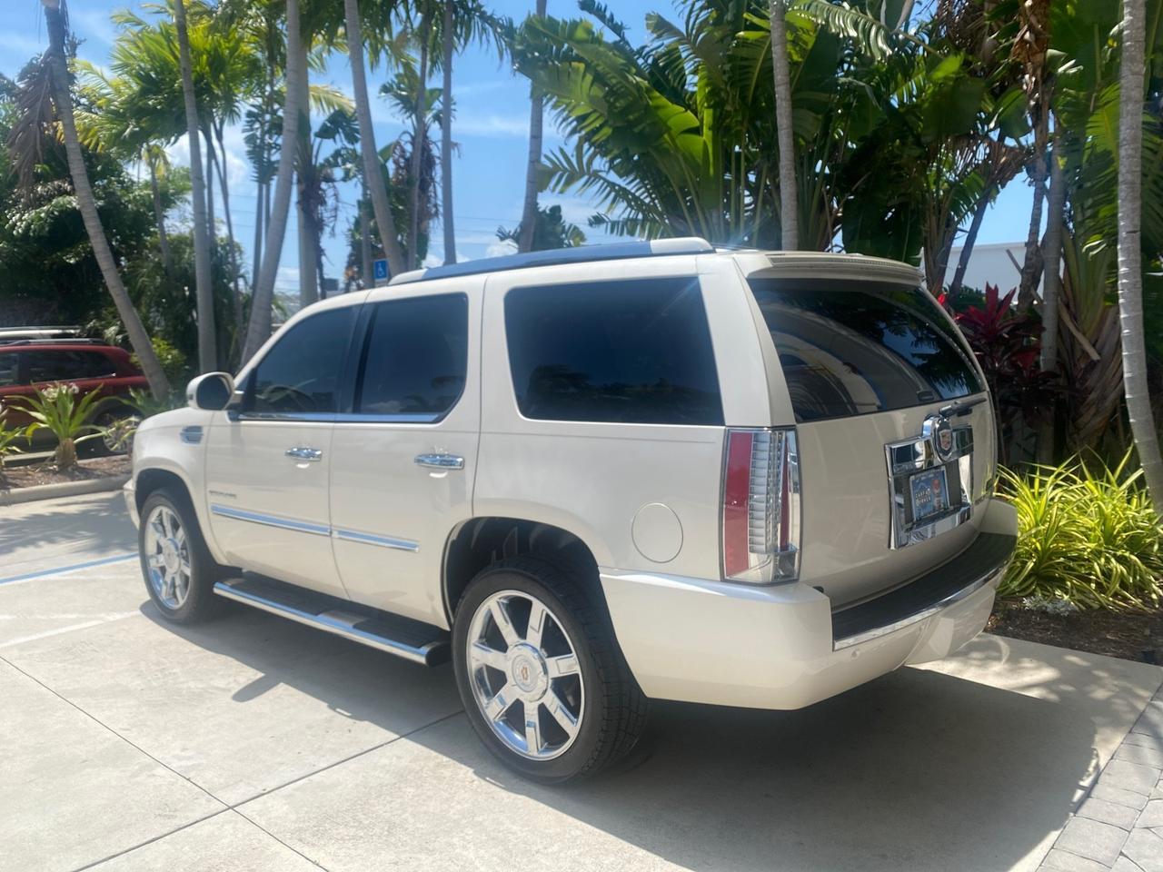 2013 Cadillac Escalade Luxury 1 OWNER LOW MILES 68,274 Pompano Beach FL