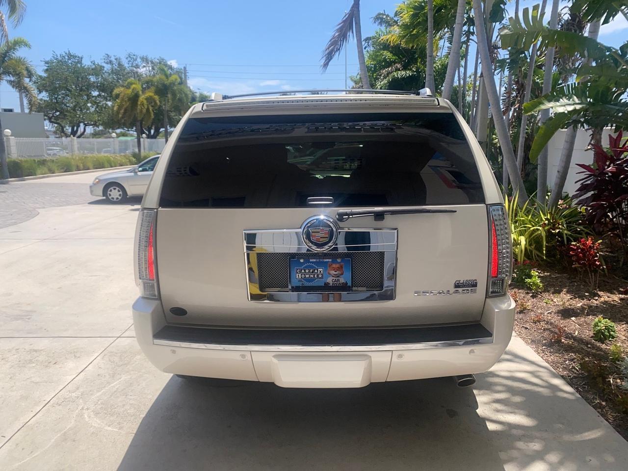 2013 Cadillac Escalade Luxury 1 OWNER LOW MILES 68,274 Pompano Beach FL