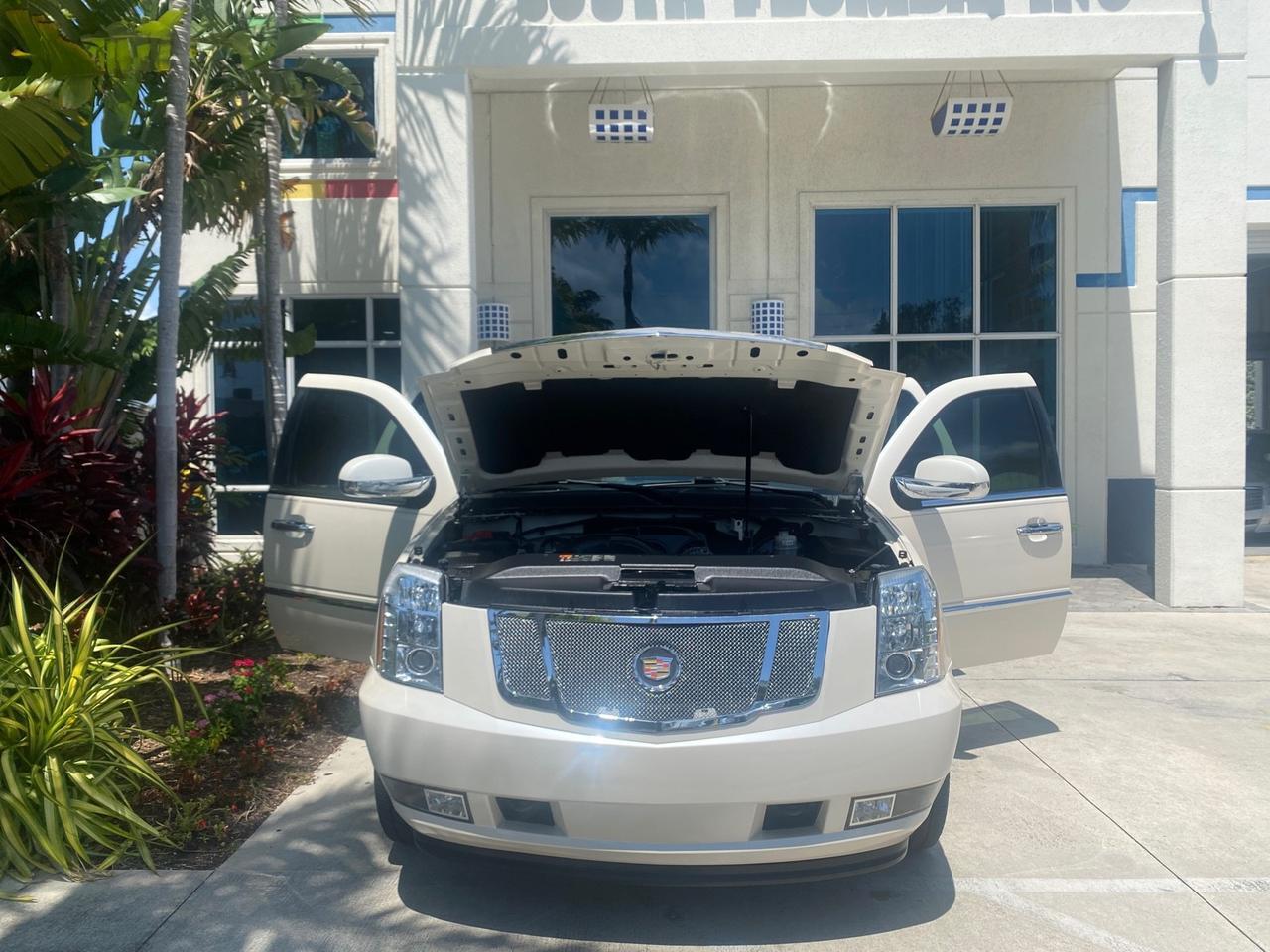 2013 Cadillac Escalade Luxury 1 OWNER LOW MILES 68,274 Pompano Beach FL