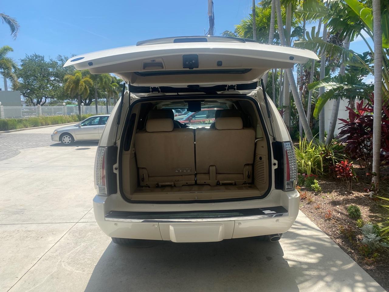 2013 Cadillac Escalade Luxury 1 OWNER LOW MILES 68,274 Pompano Beach FL