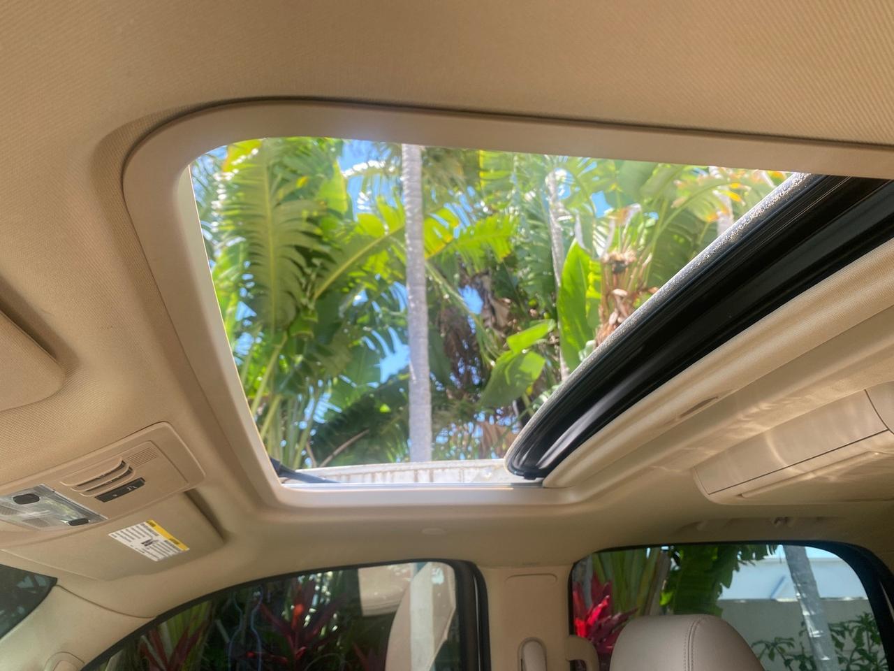 2013 Cadillac Escalade Luxury 1 OWNER LOW MILES 70,000 Pompano Beach FL