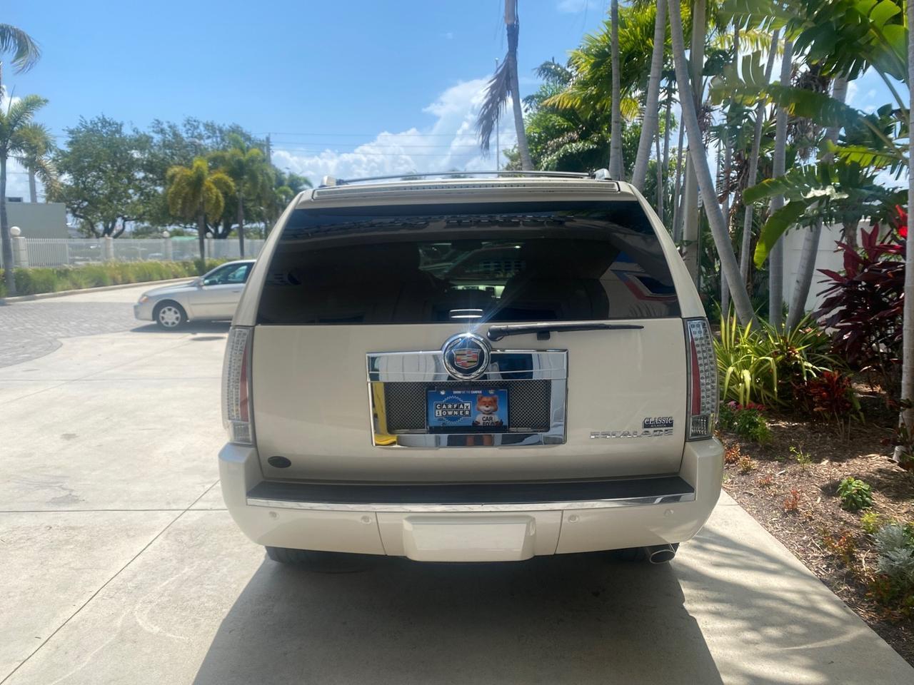 2013 Cadillac Escalade Luxury 1 OWNER LOW MILES 70,000 Pompano Beach FL