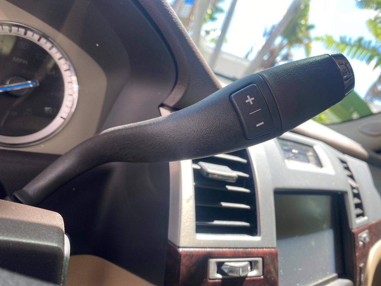 2013 Cadillac Escalade Luxury 1 OWNER LOW MILES 70,251 Pompano Beach FL