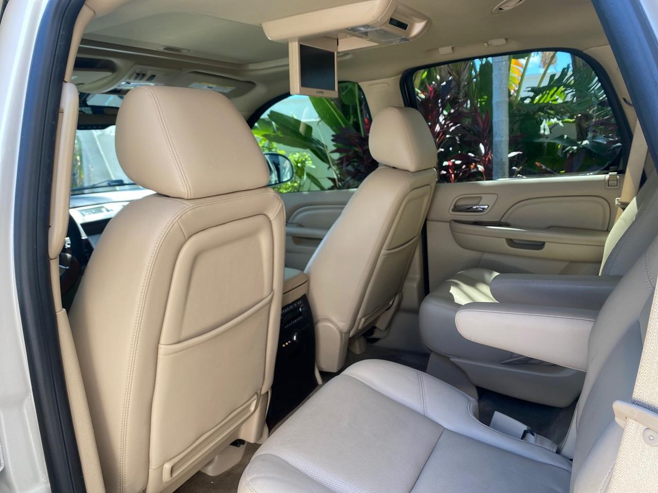 2013 Cadillac Escalade Luxury 1 OWNER LOW MILES 70,251 Pompano Beach FL