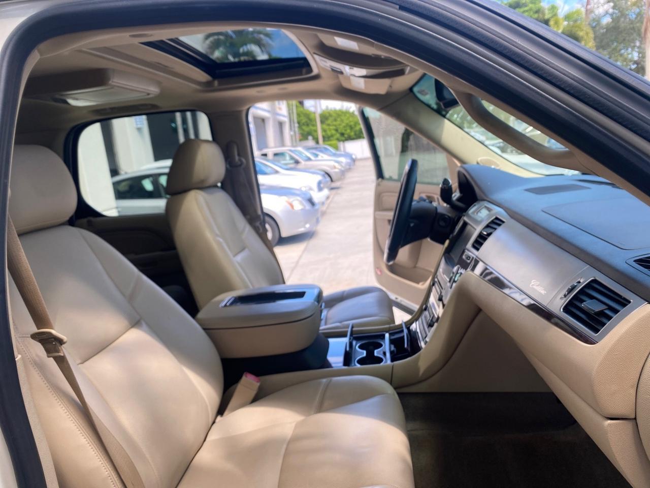 2013 Cadillac Escalade Luxury 1 OWNER LOW MILES 70,251 Pompano Beach FL