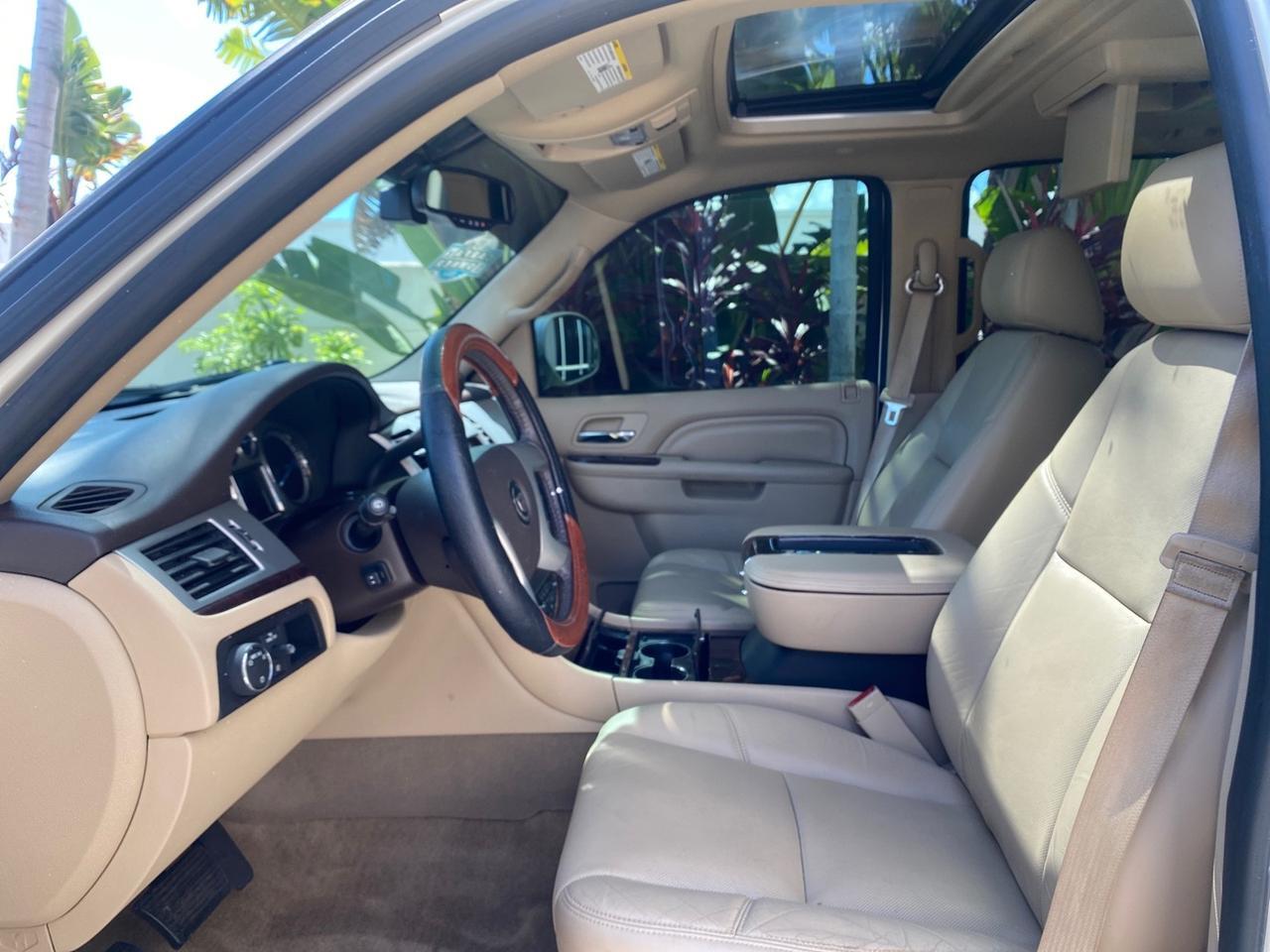 2013 Cadillac Escalade Luxury 1 OWNER LOW MILES 70,251 Pompano Beach FL