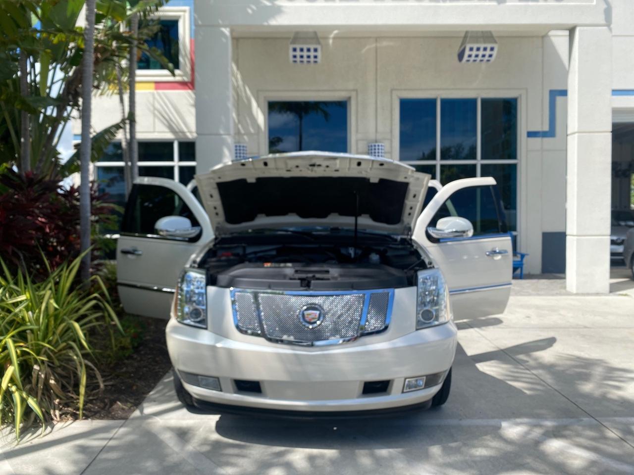2013 Cadillac Escalade Luxury 1 OWNER LOW MILES 70,251 Pompano Beach FL