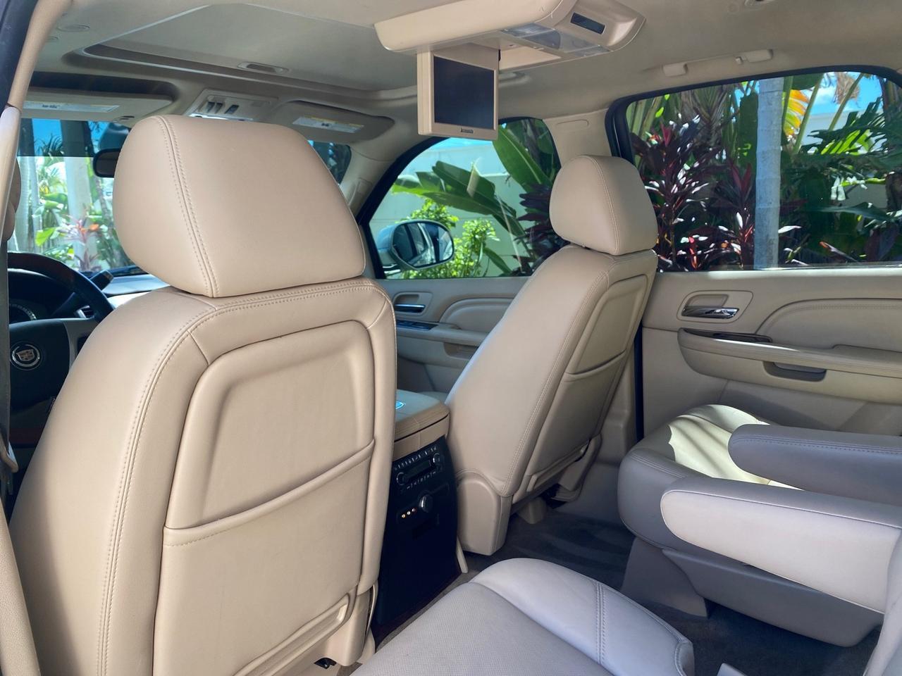 2013 Cadillac Escalade Luxury 1 OWNER LOW MILES 70,251 Pompano Beach FL