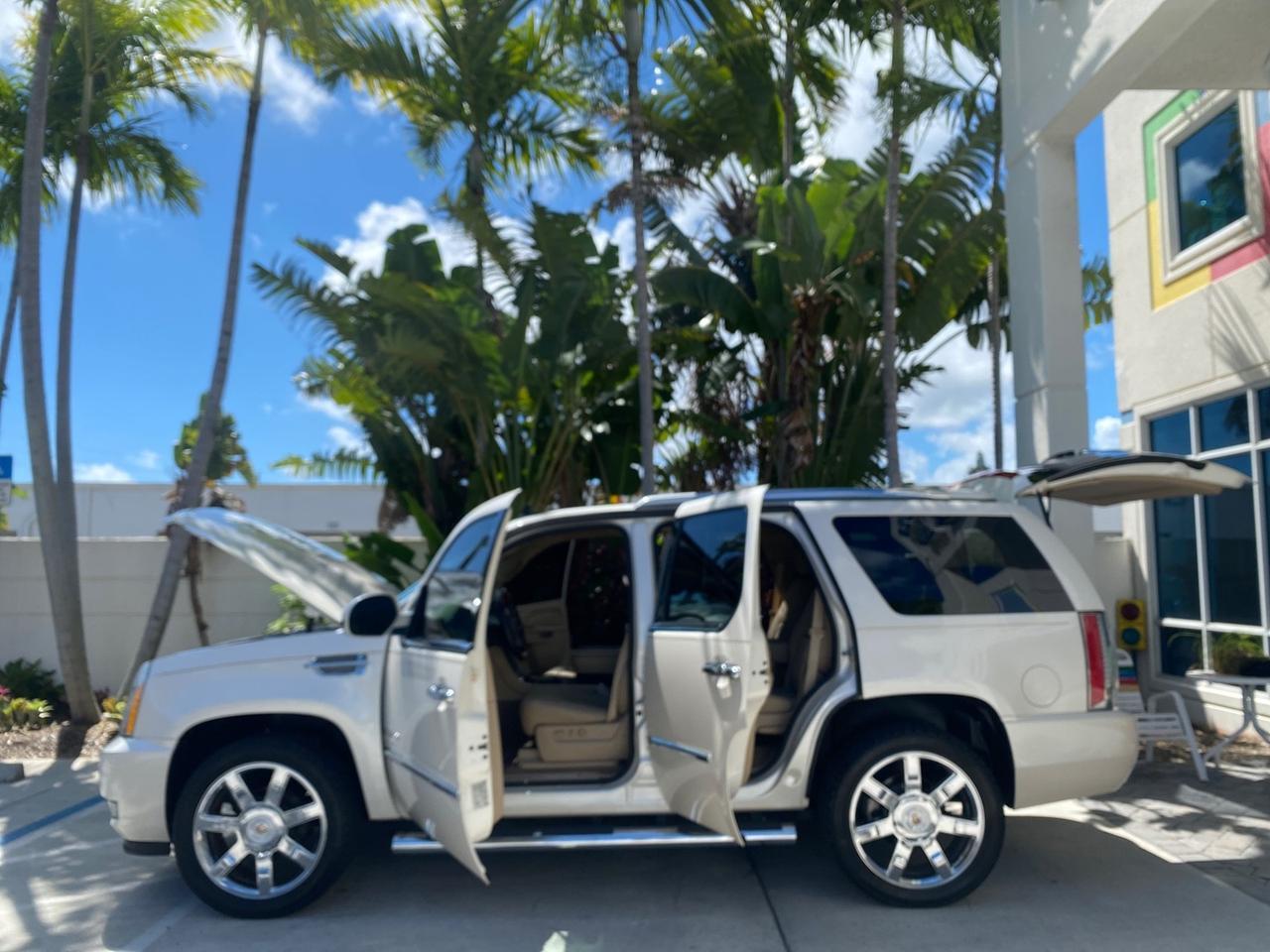 2013 Cadillac Escalade Luxury 1 OWNER LOW MILES 70,251 Pompano Beach FL