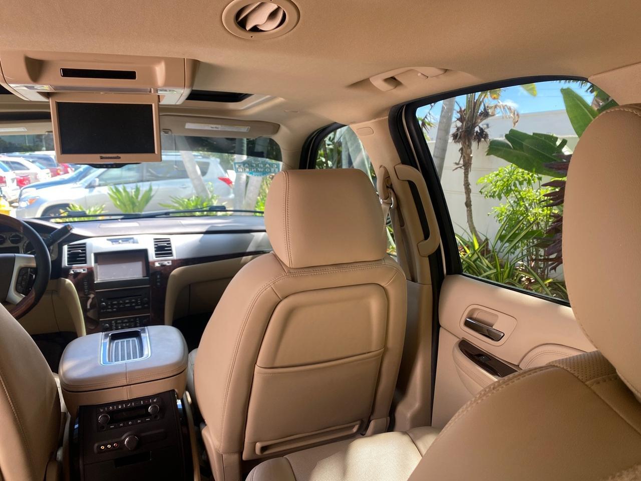 2013 Cadillac Escalade Luxury 1 OWNER LOW MILES 70,251 Pompano Beach FL