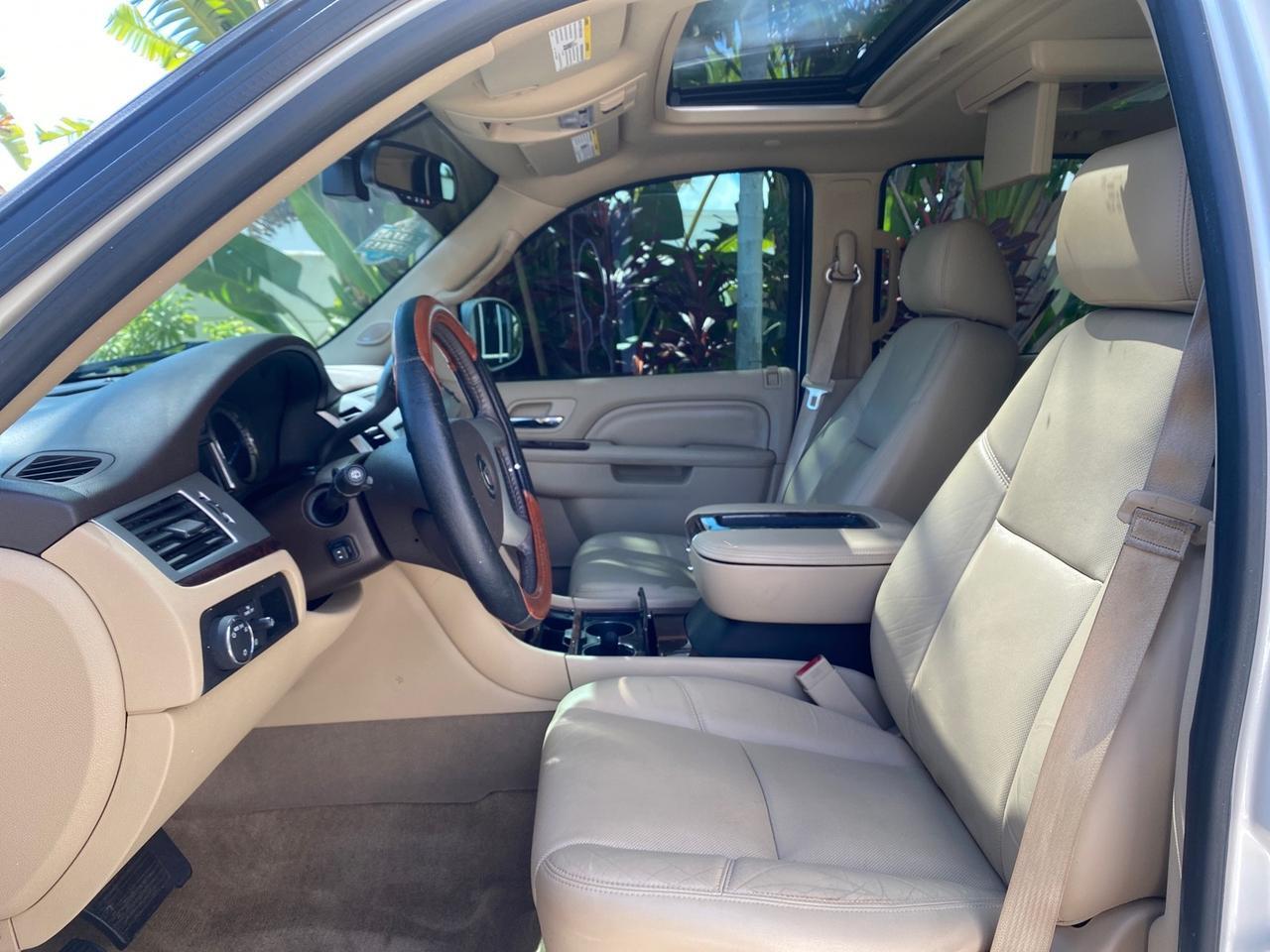 2013 Cadillac Escalade Luxury 1 OWNER LOW MILES 70,251 Pompano Beach FL