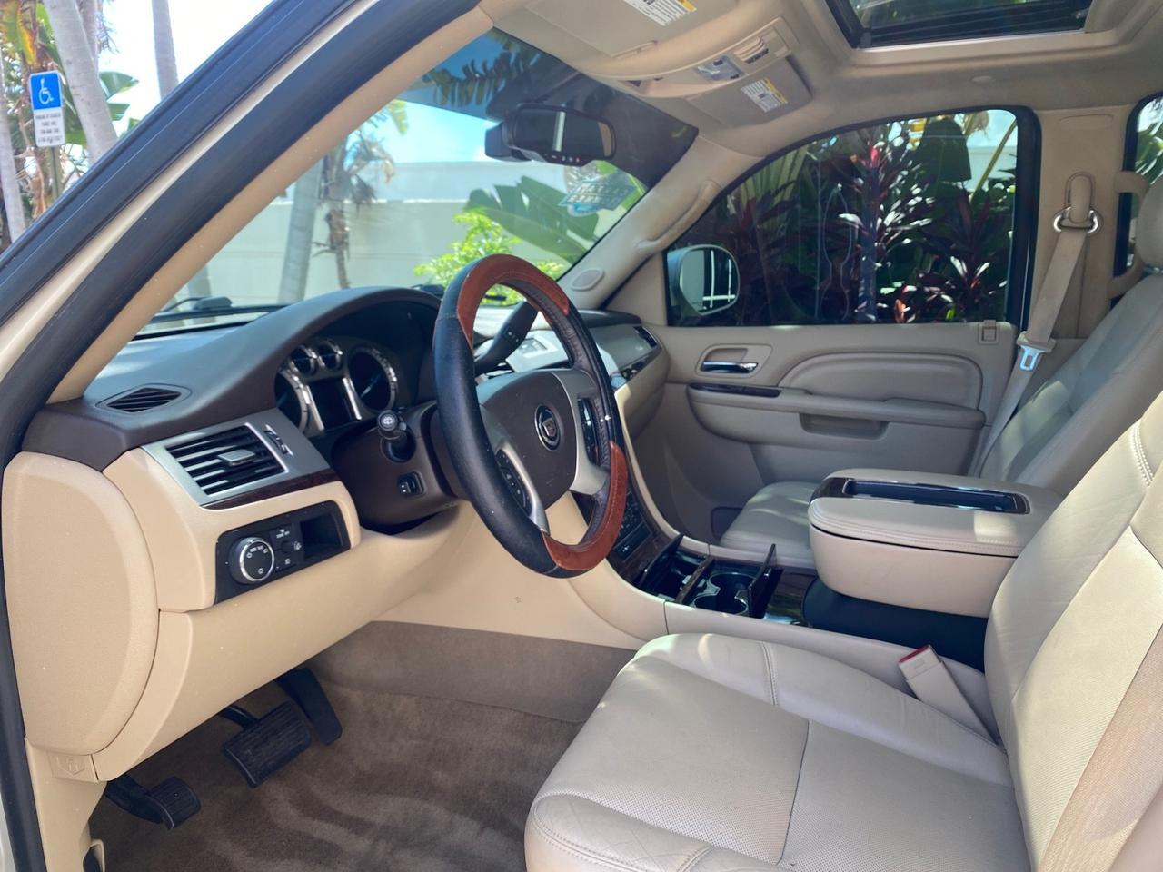2013 Cadillac Escalade Luxury 1 OWNER LOW MILES 70,251 Pompano Beach FL