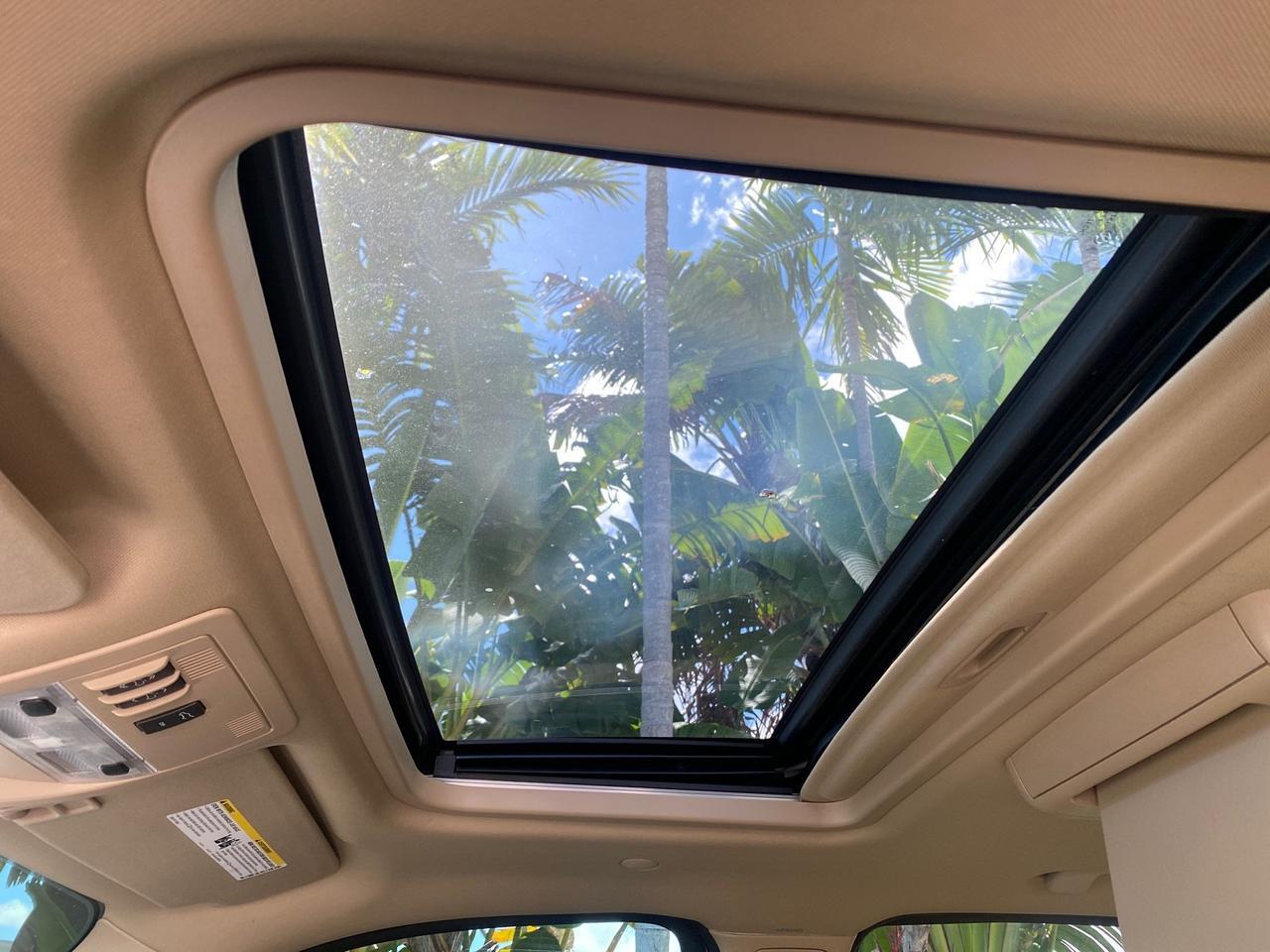 2013 Cadillac Escalade Luxury 1 OWNER LOW MILES 70,251 Pompano Beach FL