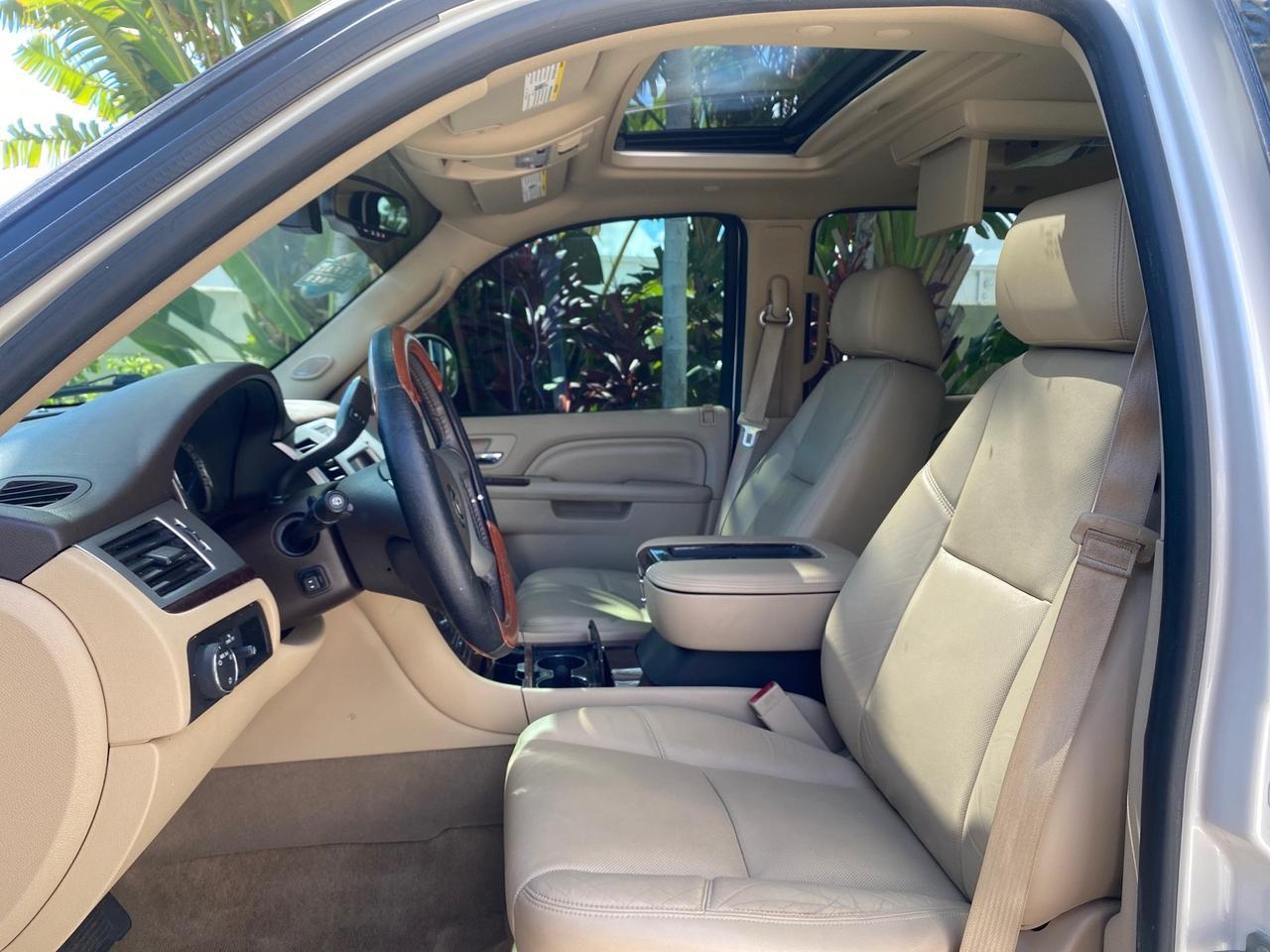 2013 Cadillac Escalade Luxury 1 OWNER LOW MILES 70,251 Pompano Beach FL