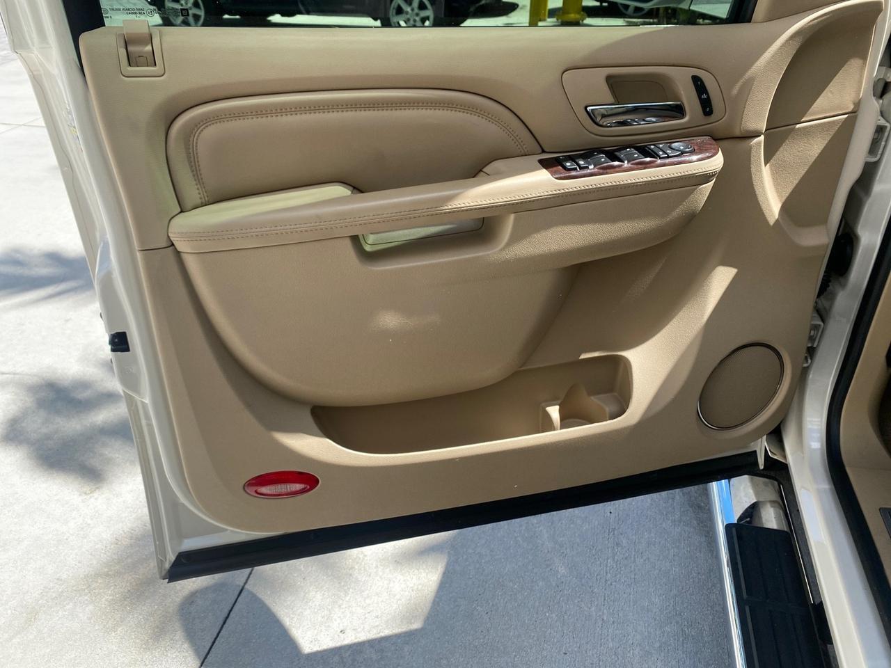 2013 Cadillac Escalade Luxury 1 OWNER LOW MILES 70,251 Pompano Beach FL