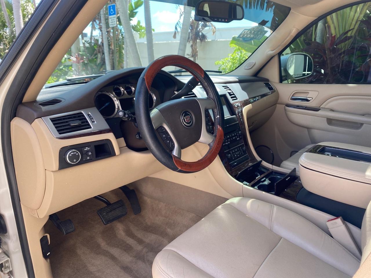 2013 Cadillac Escalade Luxury 1 OWNER LOW MILES 70,251 Pompano Beach FL