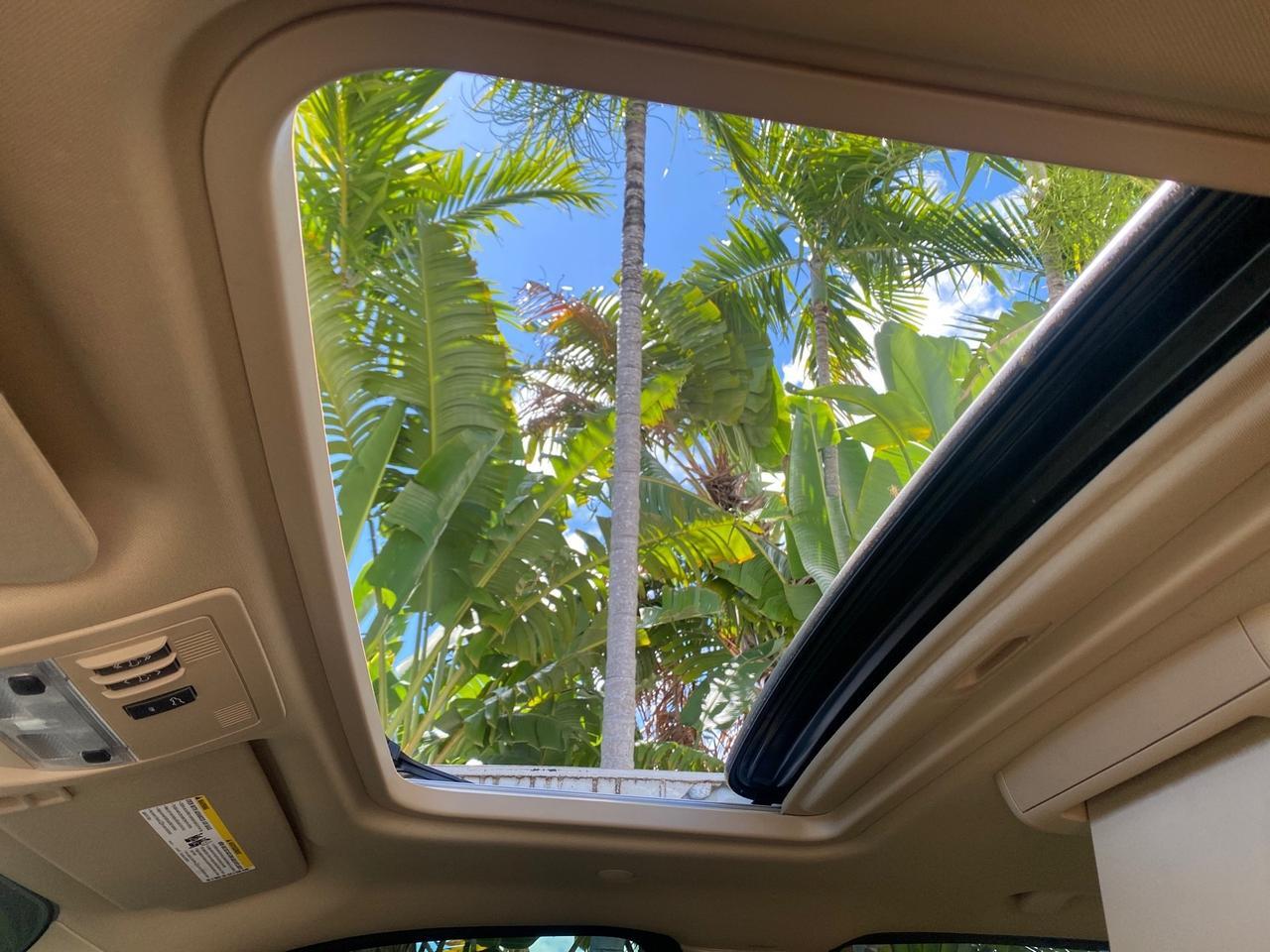 2013 Cadillac Escalade Luxury 1 OWNER LOW MILES 70,251 Pompano Beach FL