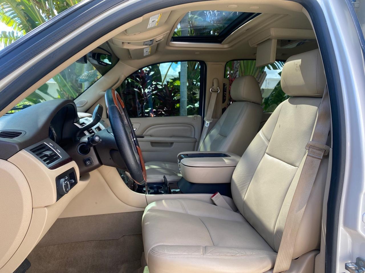 2013 Cadillac Escalade Luxury 1 OWNER LOW MILES 70,251 Pompano Beach FL