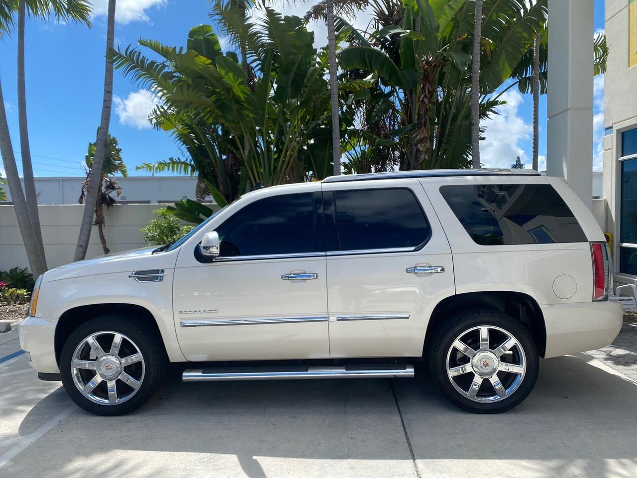 2013 Cadillac Escalade Luxury 1 OWNER LOW MILES 70,251 Pompano Beach FL
