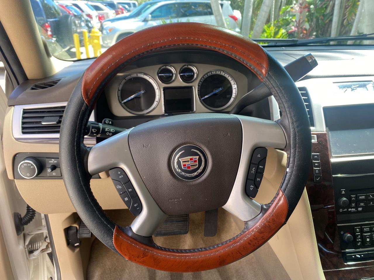 2013 Cadillac Escalade Luxury 1 OWNER LOW MILES 70,251 Pompano Beach FL