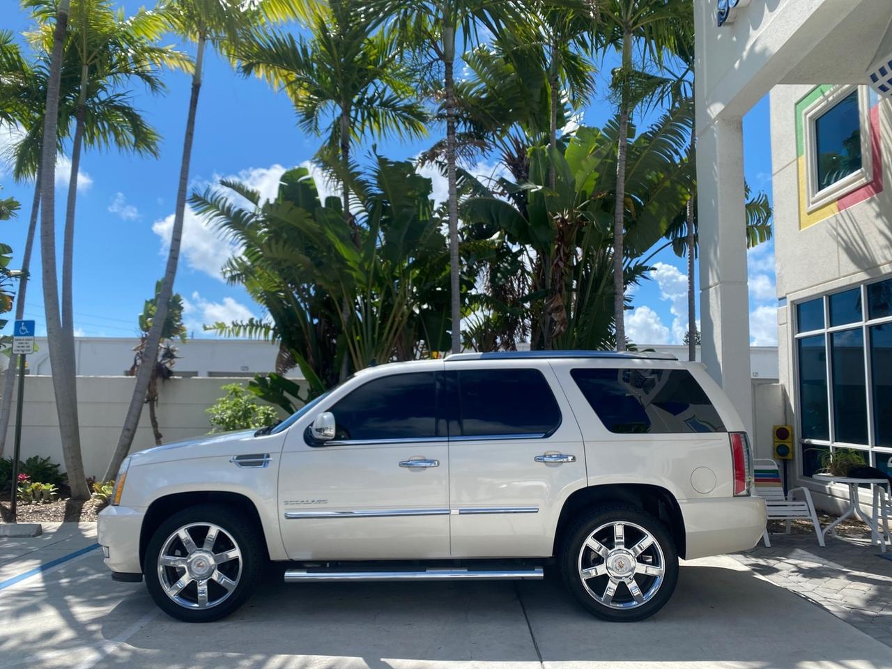 2013 Cadillac Escalade Luxury 1 OWNER LOW MILES 70,251 Pompano Beach FL