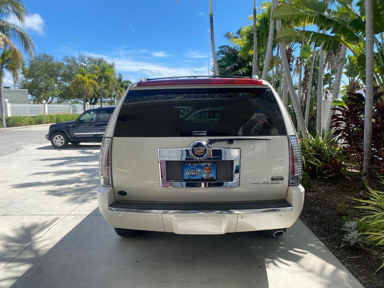 2013 Cadillac Escalade Luxury 1 OWNER LOW MILES 70,251 Pompano Beach FL