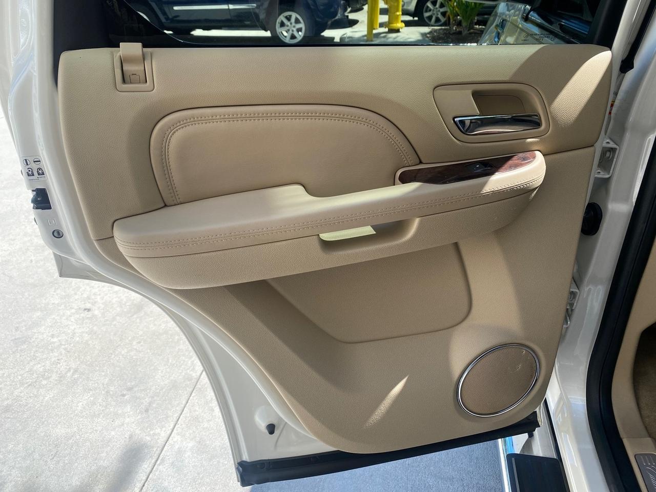 2013 Cadillac Escalade Luxury 1 OWNER LOW MILES 70,251 Pompano Beach FL