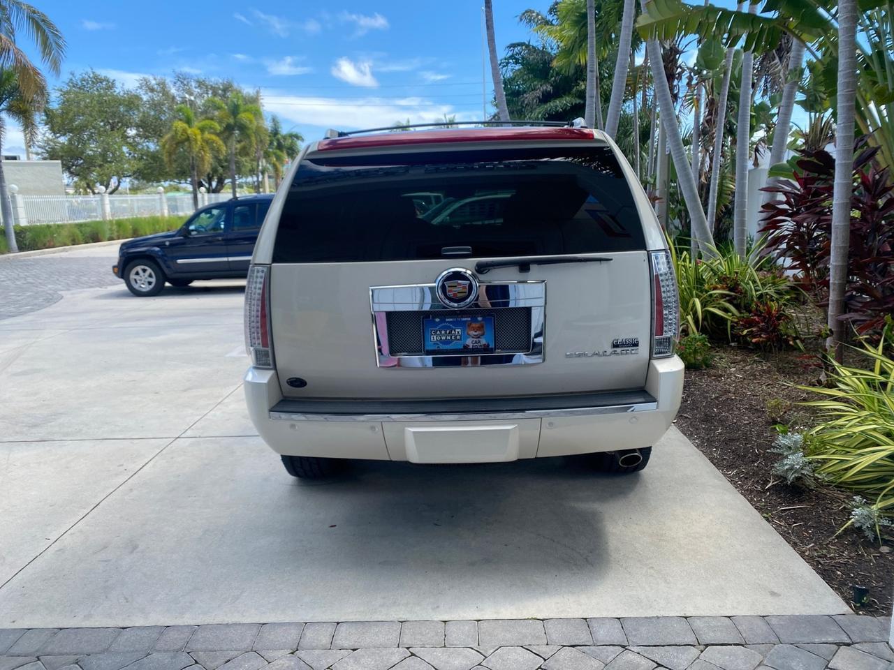 2013 Cadillac Escalade Luxury 1 OWNER LOW MILES 70,251 Pompano Beach FL