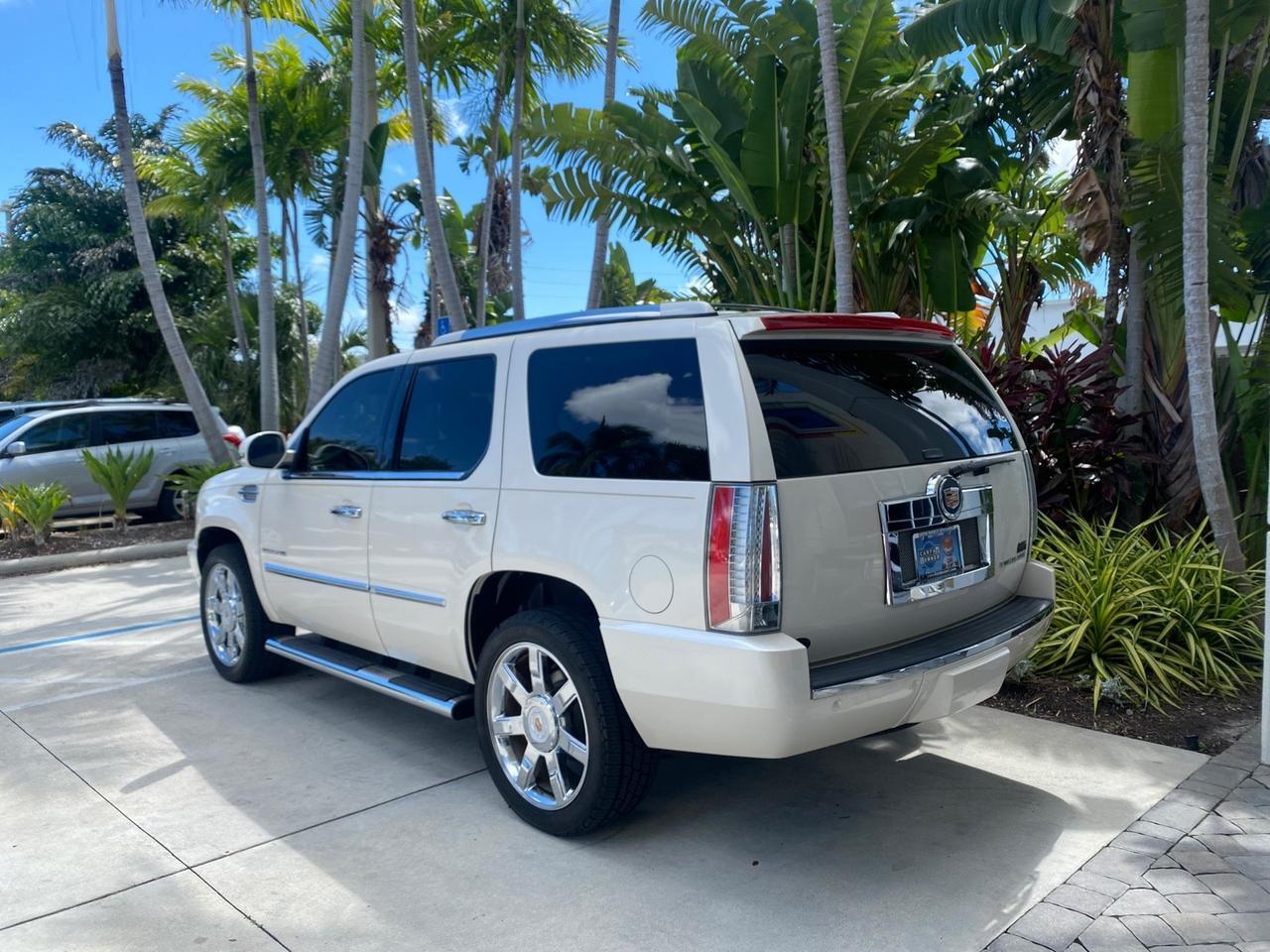 2013 Cadillac Escalade Luxury 1 OWNER LOW MILES 70,251 Pompano Beach FL