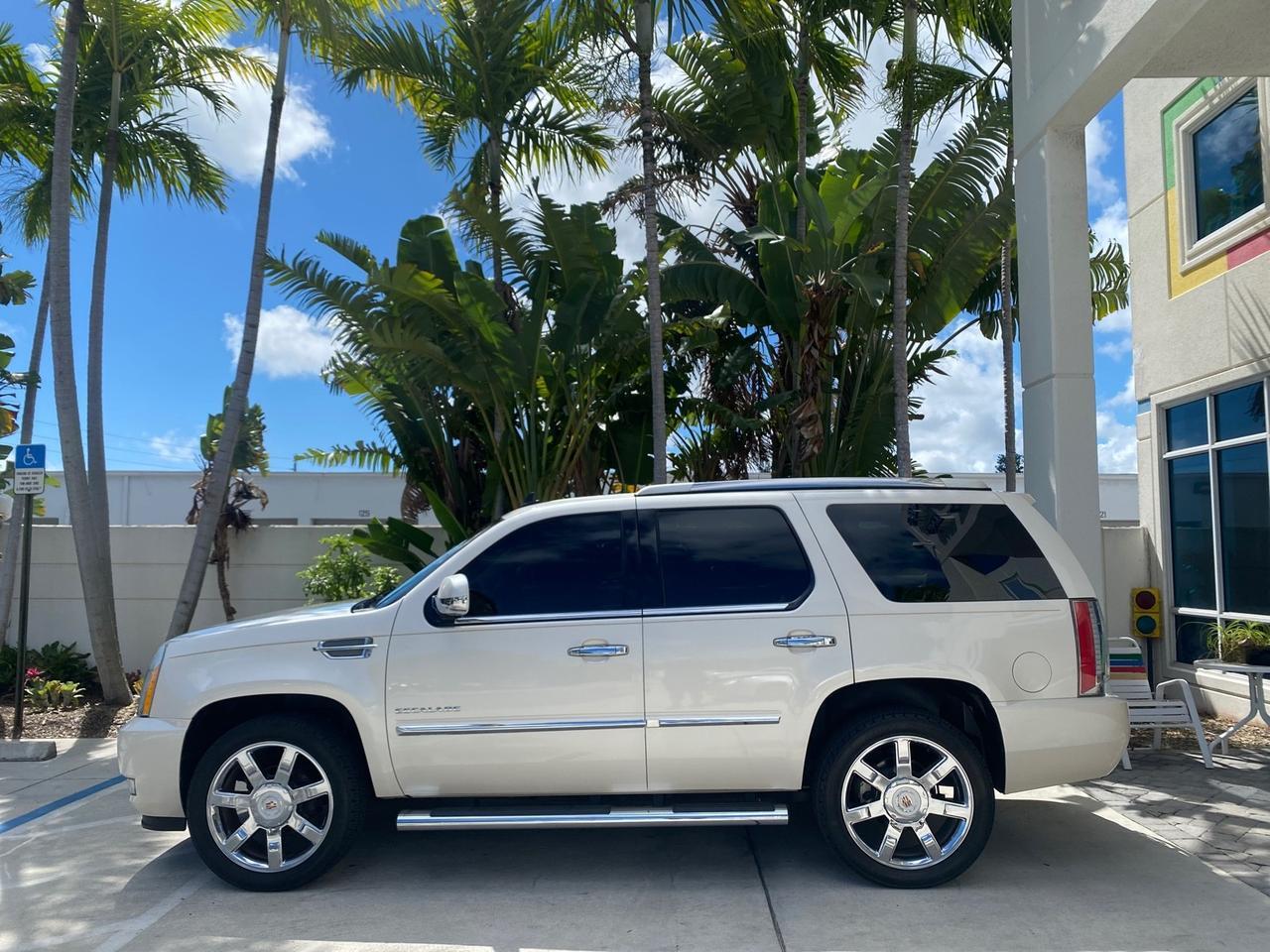 2013 Cadillac Escalade Luxury 1 OWNER LOW MILES 70,251 Pompano Beach FL
