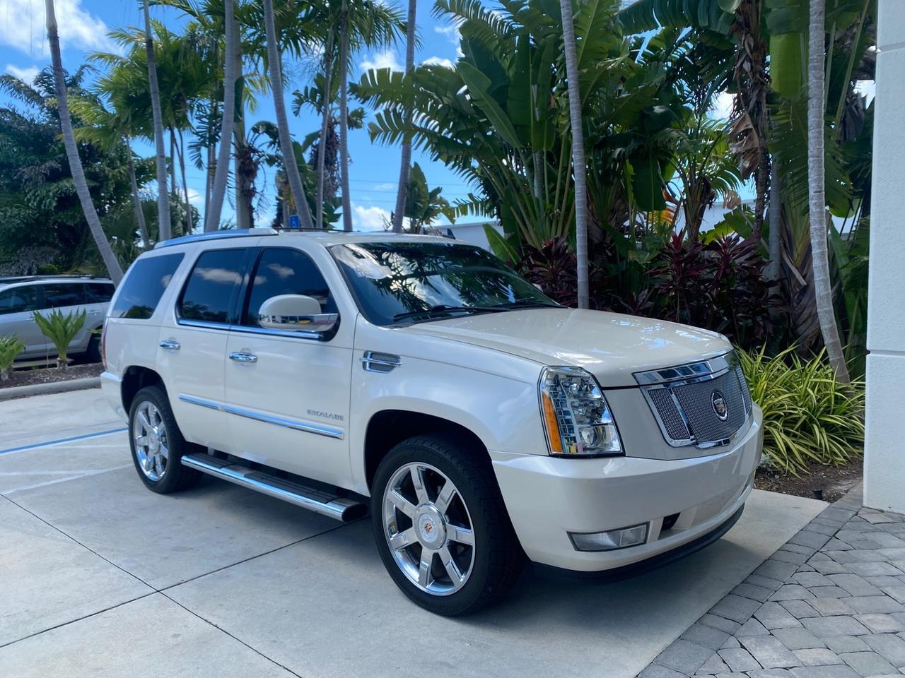 2013 Cadillac Escalade Luxury 1 OWNER LOW MILES 70,251 Pompano Beach FL