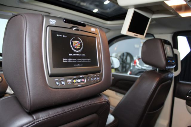 2013 Cadillac Escalade Platinum Edition
