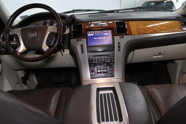 2013 Cadillac Escalade Platinum Edition