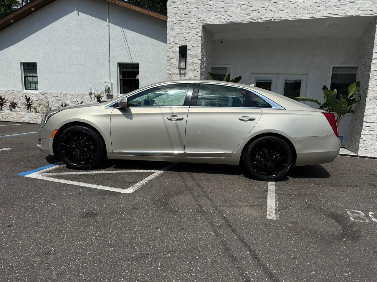 2013 Cadillac XTS 4dr Sdn Platinum AWD