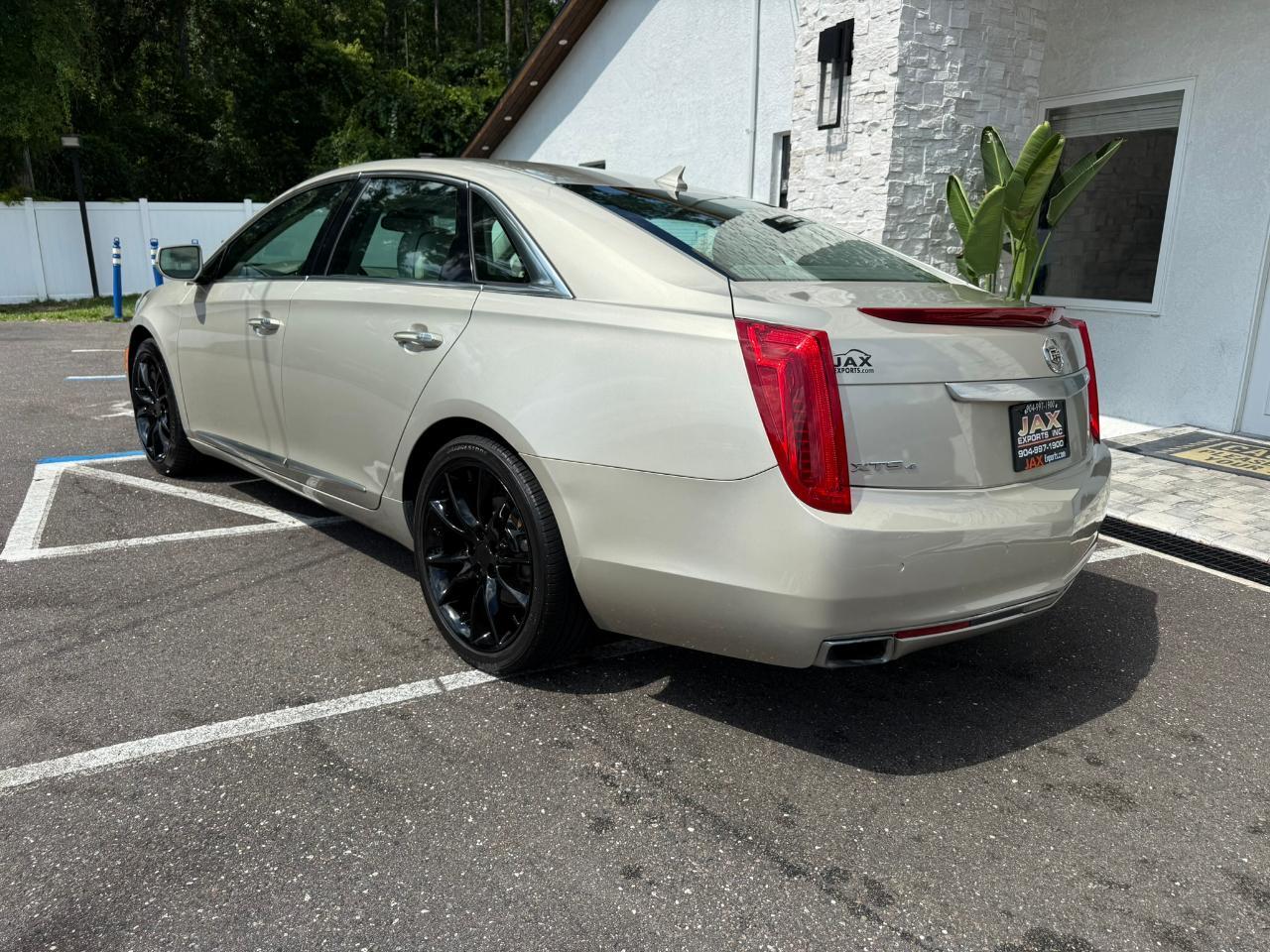2013 Cadillac XTS 4dr Sdn Platinum AWD