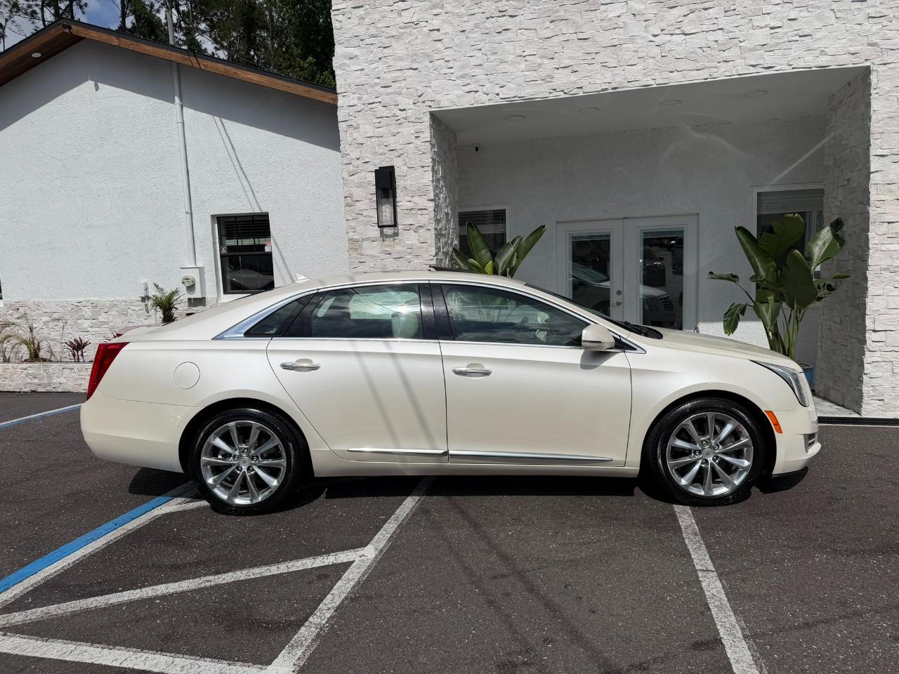 2013 Cadillac XTS 4dr Sdn Premium FWD Jacksonville FL
