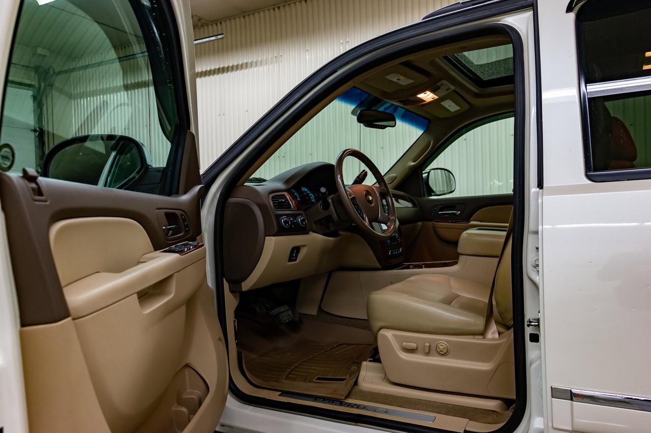 2013 Chevrolet Avalanche 4x4 Crew Cab LTZ Black Diamond Leather Roof Nav DVD Red Deer AB