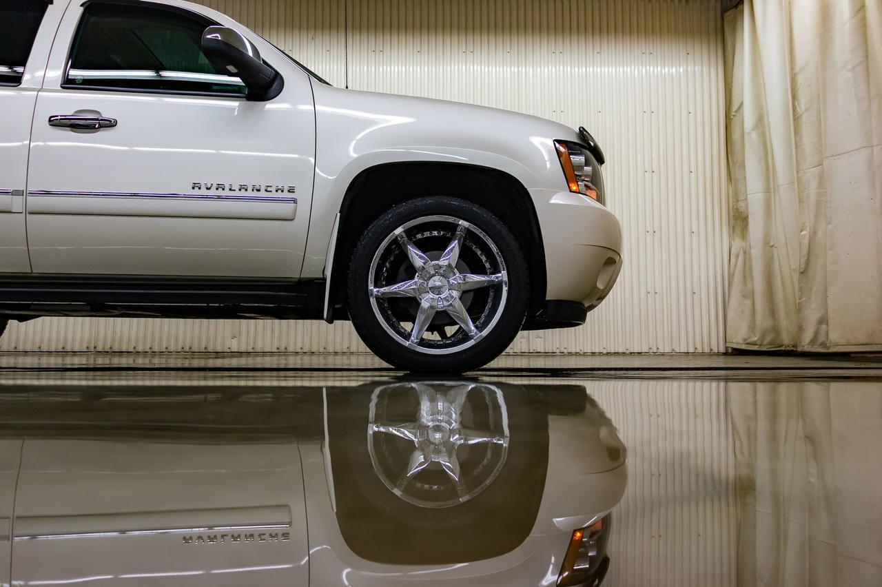 2013 Chevrolet Avalanche 4x4 Crew Cab LTZ Black Diamond Leather Roof Nav DVD Red Deer AB