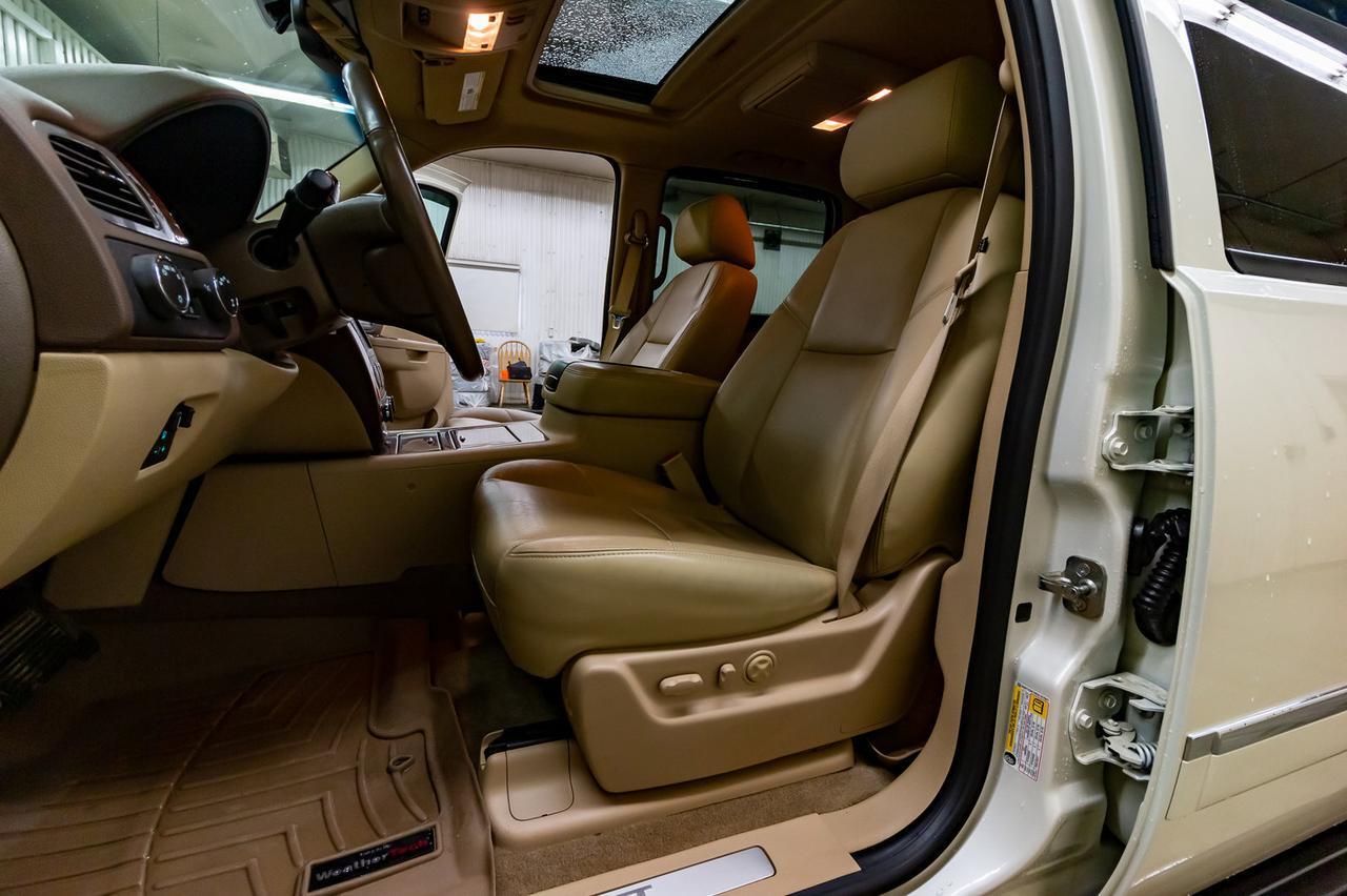 2013 Chevrolet Avalanche 4x4 Crew Cab LTZ Black Diamond Leather Roof Nav DVD Red Deer AB