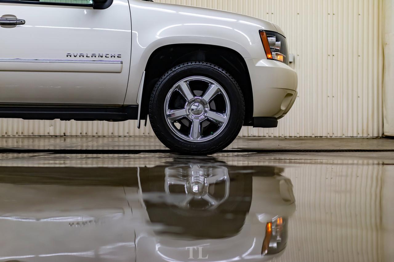 2013 Chevrolet Avalanche 4x4 Crew Cab LTZ Black Diamond Leather Roof Nav Red Deer AB