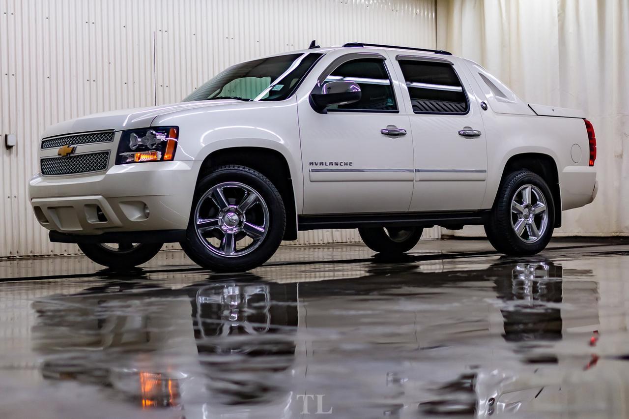 2013 Chevrolet Avalanche 4x4 Crew Cab LTZ Black Diamond Leather Roof Nav Red Deer AB